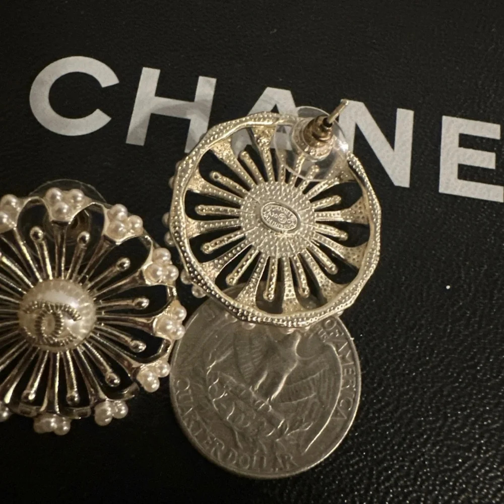 CHANEL cc earrings pearls sunburst vintage Gold Cream hearts studs set soleil - Picture 3 of 5